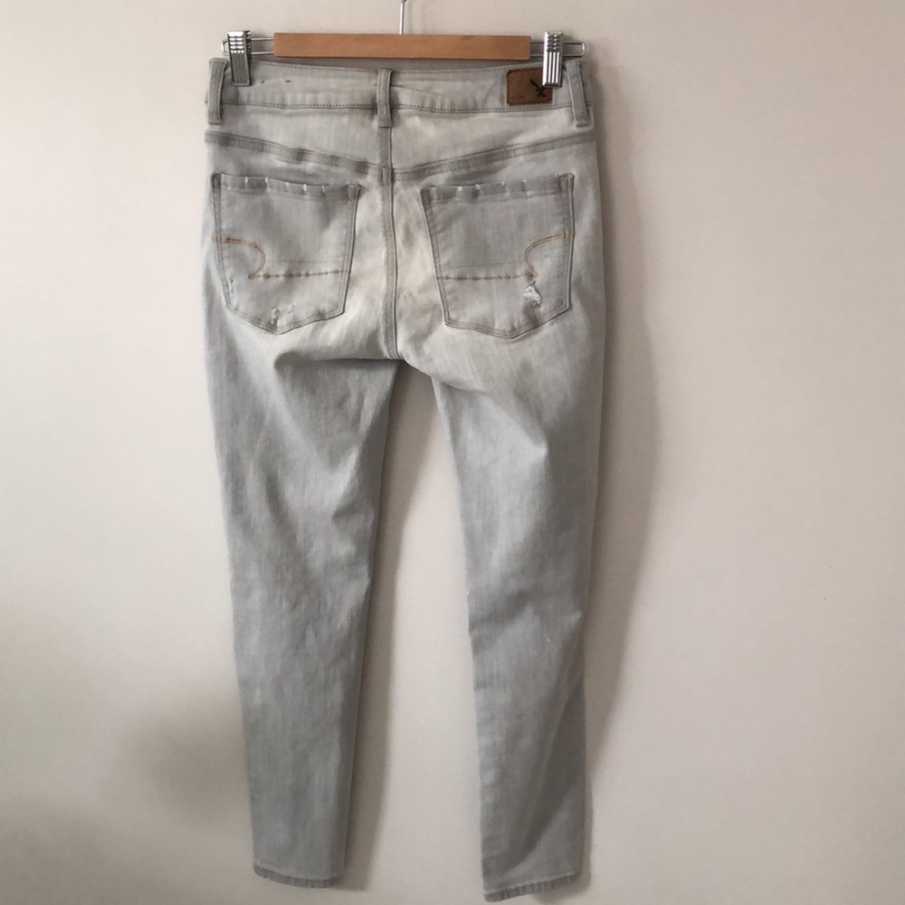 American Eagle Light Grey distressed Jeans Size 6 Super Stretch - Picture 3 of 11